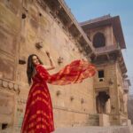 Kritika Sharma Instagram – BANARAS ki chori ❤️
📸 @_.harsh.gupta._01
Outfit @bhaviniparis
#banaras #varanasi #kashi #model #traditional #indian #ghatsofvaranasi #ghatsofbanaras #boatride #indiangirl #love #travel #travelphotography #photography #girl #trending #trend #explorepage #explore Varanasi – Kashi – Banaras