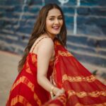 Kritika Sharma Instagram – BANARAS ki chori ❤️
📸 @_.harsh.gupta._01
Outfit @bhaviniparis
#banaras #varanasi #kashi #model #traditional #indian #ghatsofvaranasi #ghatsofbanaras #boatride #indiangirl #love #travel #travelphotography #photography #girl #trending #trend #explorepage #explore Varanasi – Kashi – Banaras