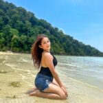 Kritika Sharma Instagram – Hello Sunday! 

#khaolak #thailand #phuket #travel #girl #indian #ocean #beach #sunkissed Khaolak,Thailand