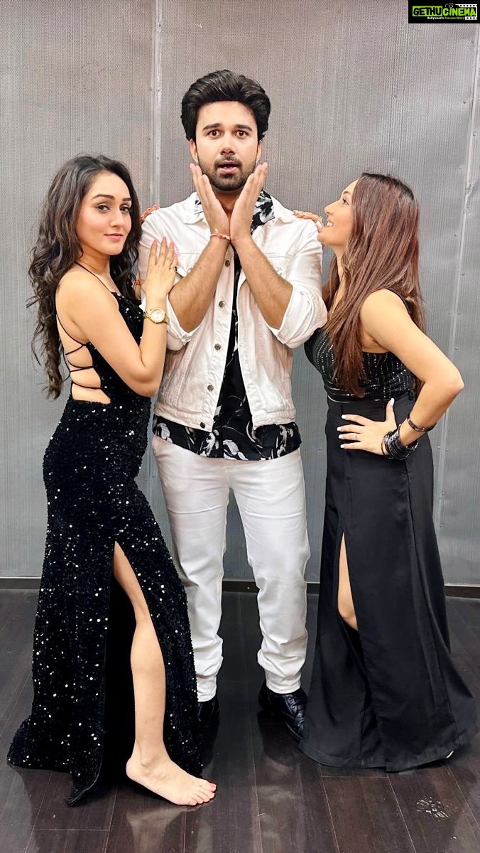 Kritika Sharma Instagram - Mere Mehboob Mere Sanam @tanyasharma27 @avinashmukherjee_ Please show some love ! Studio @ac0studios @iamsrk @saregama_official @iamjuhichawla @iamsonalibendre #reels #instagram #instagramreels #trendingreels #tanyasharma #avinashmukherjee #ssk2 #kreetikasharma #bollywood #srk