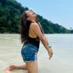 Kritika Sharma Instagram – Snorkeling time❤️

#reelsinstagram #reels #travel #travelreels #snorkeling #thailand #trendingreels #ocean