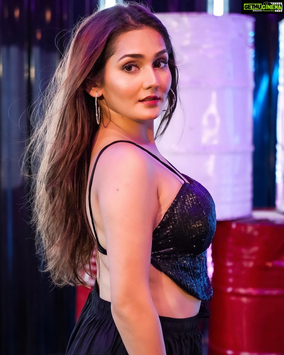 Kritika Sharma Instagram - 🖤 Which picture you like the most comment below ! Outfit Top @thegroomingcollection Pants and earrings @kaushikibajpai_ Styling by @the_neerajpandey 🎥 @mohitpanwarofficial #black #girl #model #trend #viral #explorepage✨ Mumbai, Maharashtra