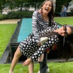 Kritika Sharma Instagram - When you have a siblings these things tend to happen ! Comment below aapke saath kaunsi sititauon hoti hai ? #réel #trendingreels #siblings #sisters #fight #explorepage✨