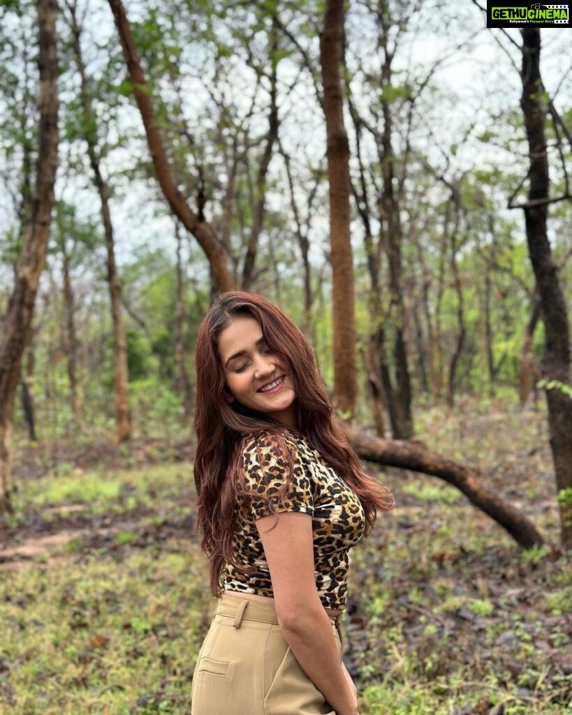 Kritika Sharma Instagram - 🍀 #jungle #nature #safari #girl #model #indian #travel #maharashtra Pench Tiger Reserve, Maharashtra