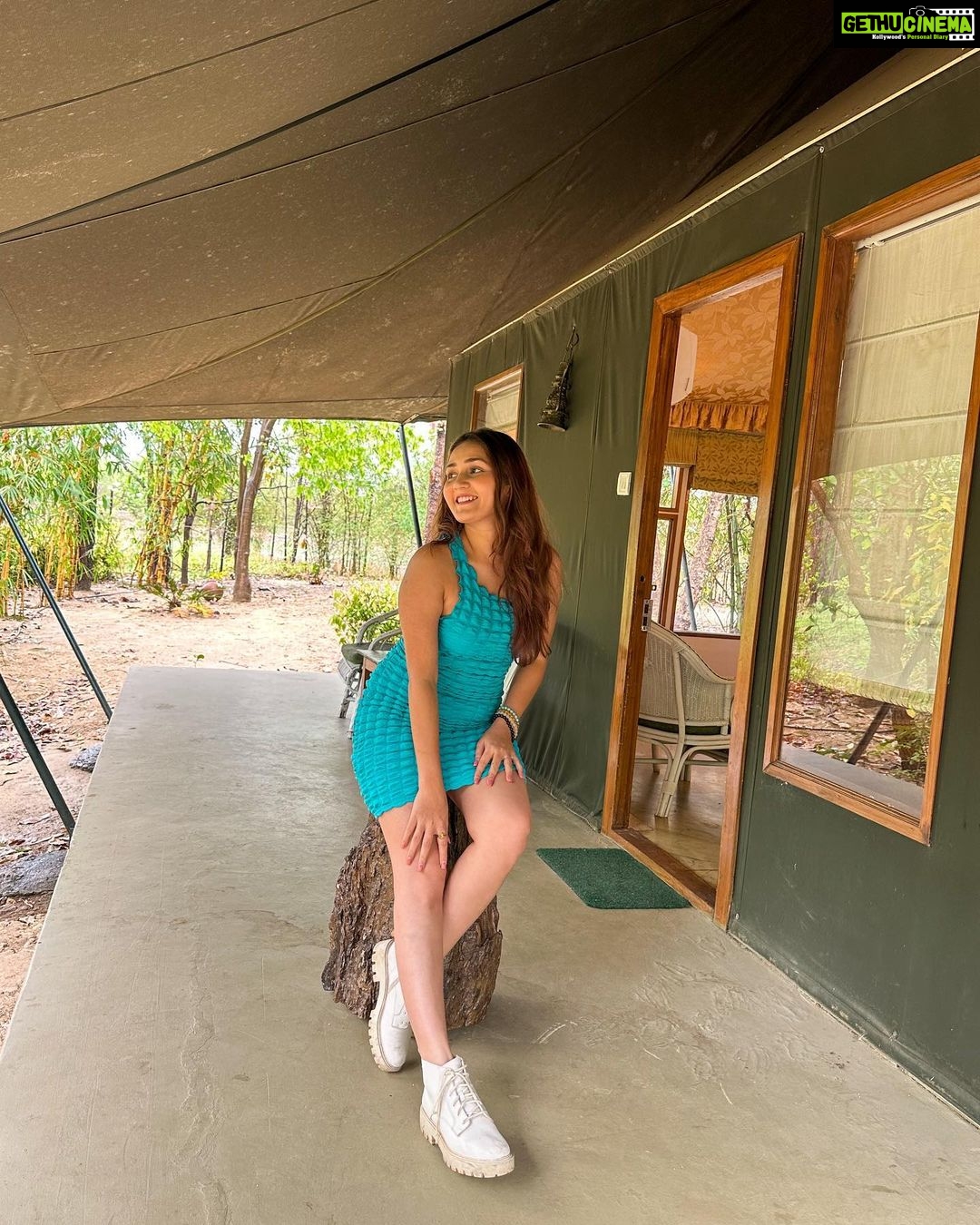 Kritika Sharma Instagram - Pench jungle camp @penchjunglecamp is my recommendation for an amazing jungle safari experience for all the animal lovers out there! Situated in MP border just two hours away from Nagpur is a perfect gateaway! The hospitality is amazing ! You can opt for variety of rooms my favourite was the luxury tent rustic yet classy with all the best amenities in the midst of nature ! Pench Jungle Camp