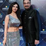 Kriti verma Instagram - With the favourite of all of us @kapilsharma ji❤️ It was indeed a pleasure meeting you all ❤️❤️🧿🧿 @ikabirbedi @salimmerchant @sulaiman.merchant thank you for being such wonderful guests 💕 @ambiencegroup_in thanks for the opportunity 🧿 . . . . . #kriti #kritiverma #kapilsharma #salimmerchant #sulaiman #kabirbedi #actor #actorslife #jaimatadi 🙏