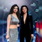 Kriti verma Instagram - What a pride to host Ms Universe @sushmitasen47 mam. Such a lovely and fun times we had. You are amazing ❤️❤️❤️ Respect 🙏🧿 . . . . . . . #kriti #kritiverma #actor #actorslife #sushmita #sushmitasen #missuniverse #trending #viral #htmoststylistawards #anchor #host #tallgirls #jaimatadi🙏 Mumbai, Maharashtra