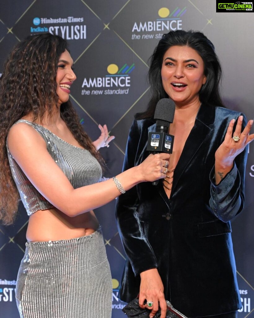 Kriti verma Instagram - What a pride to host Ms Universe @sushmitasen47 mam. Such a lovely and fun times we had. You are amazing ❤️❤️❤️ Respect 🙏🧿 . . . . . . . #kriti #kritiverma #actor #actorslife #sushmita #sushmitasen #missuniverse #trending #viral #htmoststylistawards #anchor #host #tallgirls #jaimatadi🙏 Mumbai, Maharashtra