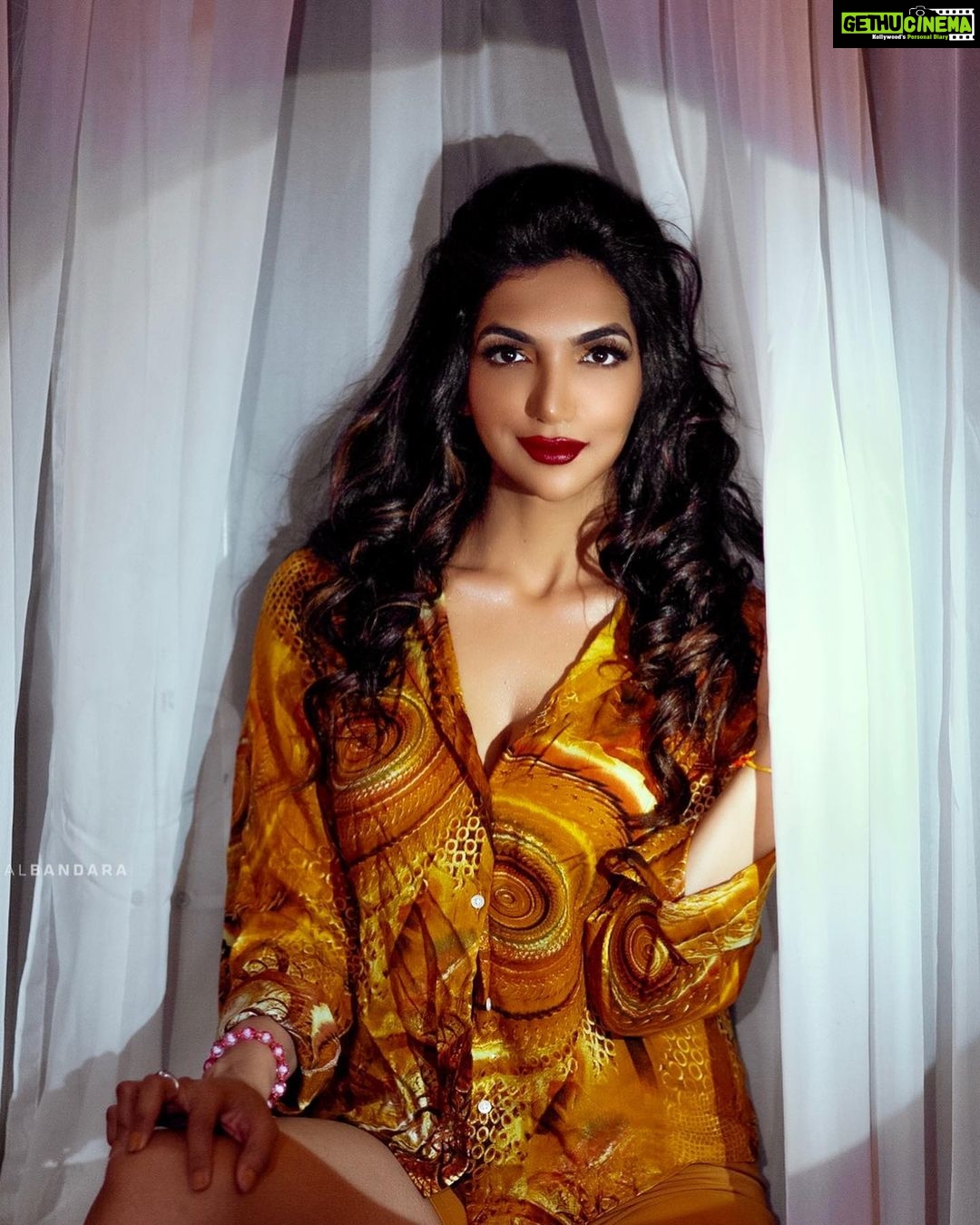 Kriti verma Instagram - hey, are you today's date? cause whenever i look at you i go may 13 may 13 may13 ❤️ . . . . . . Caption credits - @bhakti__711 💕 Pc - @samalbandara Mua - @amysbeautyedge Outfit - @french_crown_india . . . . . #kriti #kritiverma #biggboss #mtv #roadies #actor #actorslife #potd #saturday #saturdayvibes #pollywood #bollywood #tollywood #tallgirl #jaimatadi🙏 Mumbai, Maharashtra