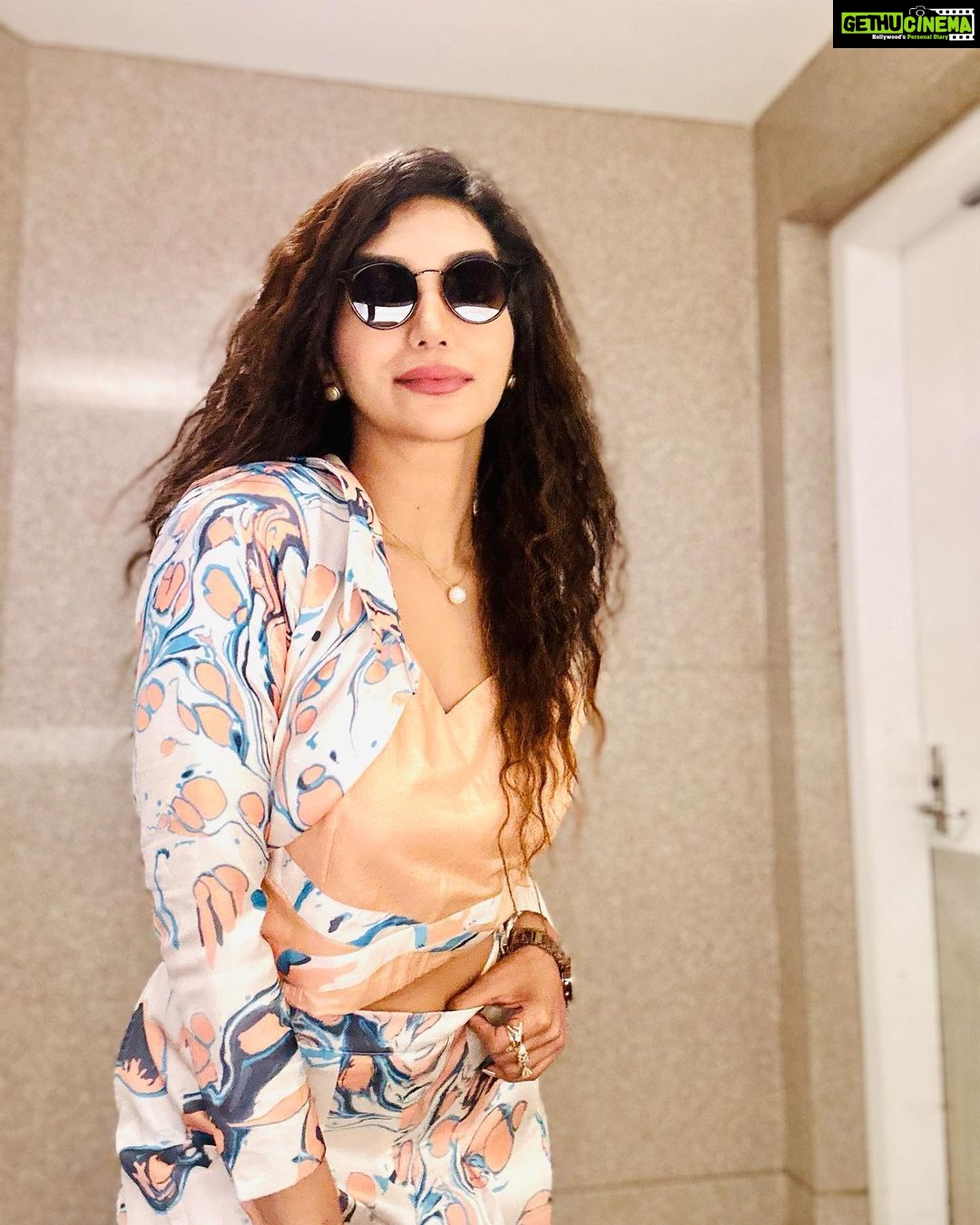 Kriti verma Instagram - Some clicks before i fly to Abu Dhabi for #IIFA🔥 . . Styled by - @Styleitupwithraavi Jewellery - @ethnicandaz Mua - @goelsakshi1908 ❤️ . . . . . . . #kriti #kritiverma #airportlooks #iifa2023 #celeb #airportdiaries #airport✈️ #airportlooks #coords #curlyhair #tallgirl #biggboss #mtv #roadies #love #style #dance #host #web #jaimatadi 🙏