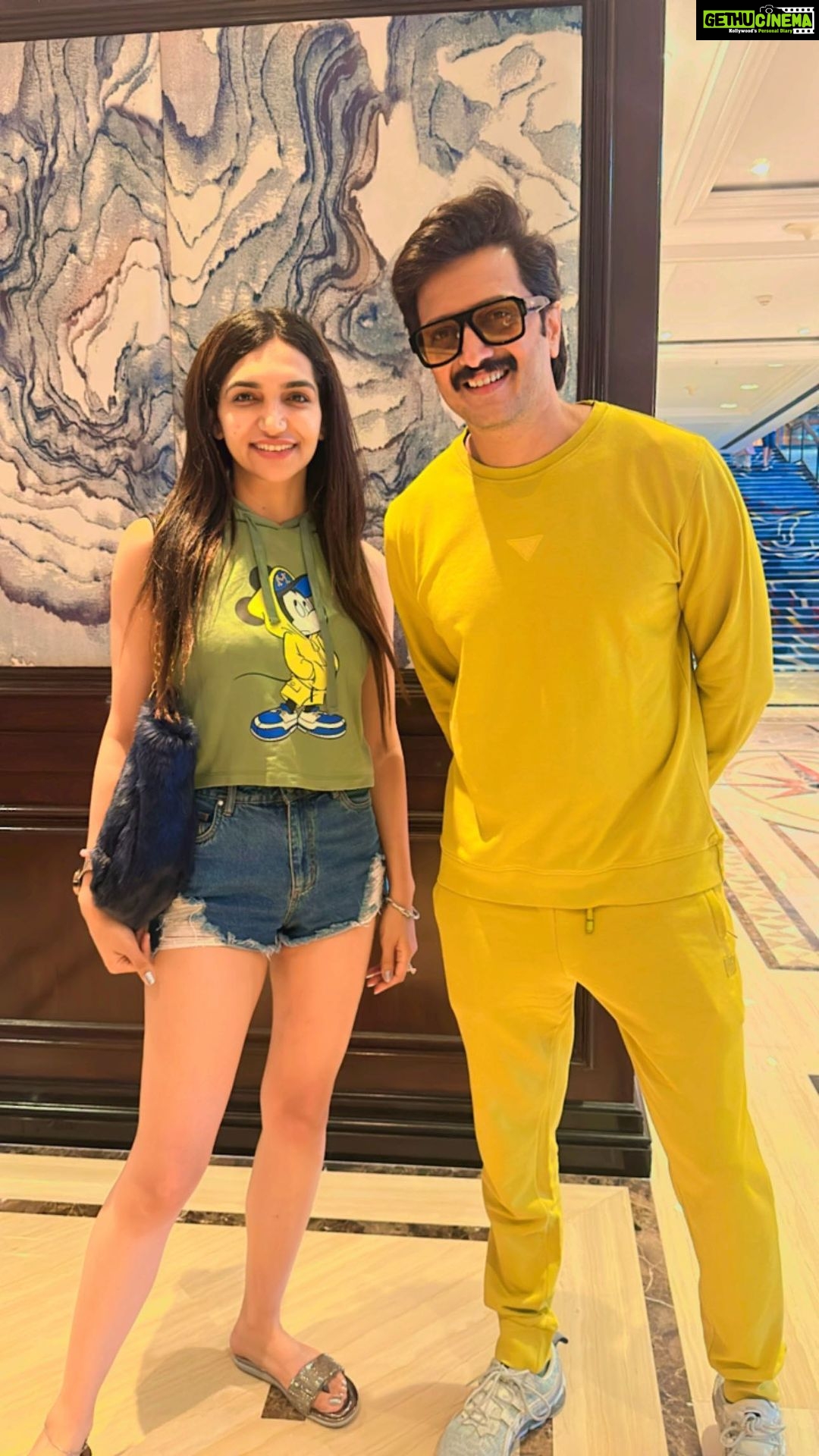Kriti verma Instagram - Hosts for #htmoststylistawards walking the imaginary Red Carpet . . . . . . . #kriti #kritiverma #ritesh #riteshdeshmukh #host #actors #style #biggboss #mtv #roadies #trending #viral #explore #india Taj Lands End, Mumbai