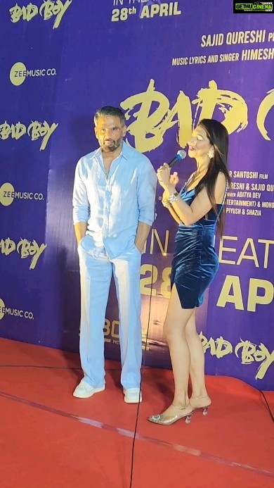 Kriti verma Instagram - Sunil Shetty Sir ๐ฅ Can u see me blushing ๐ . . . . . . . . #kriti #Kritiverma #redcarpethosting #sunilshetty #Anna #live #event #eventdiaries #showtime #tallgirl #biggboss #MTV #Roadies #biggboss #explore #foryou #foryourpage #jaimatadi๐๐ป๐ฉ Mumbai, Maharashtra