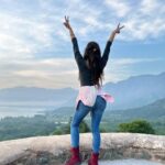 Kriti verma Instagram - Sunday vibes 🫶🏻🌈 . . . . . . . . #kriti #kritiverma #bollywood Pari Mahal Srinagar