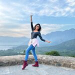 Kriti verma Instagram - Sunday vibes 🫶🏻🌈 . . . . . . . . #kriti #kritiverma #bollywood Pari Mahal Srinagar