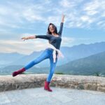 Kriti verma Instagram - Sunday vibes 🫶🏻🌈 . . . . . . . . #kriti #kritiverma #bollywood Pari Mahal Srinagar