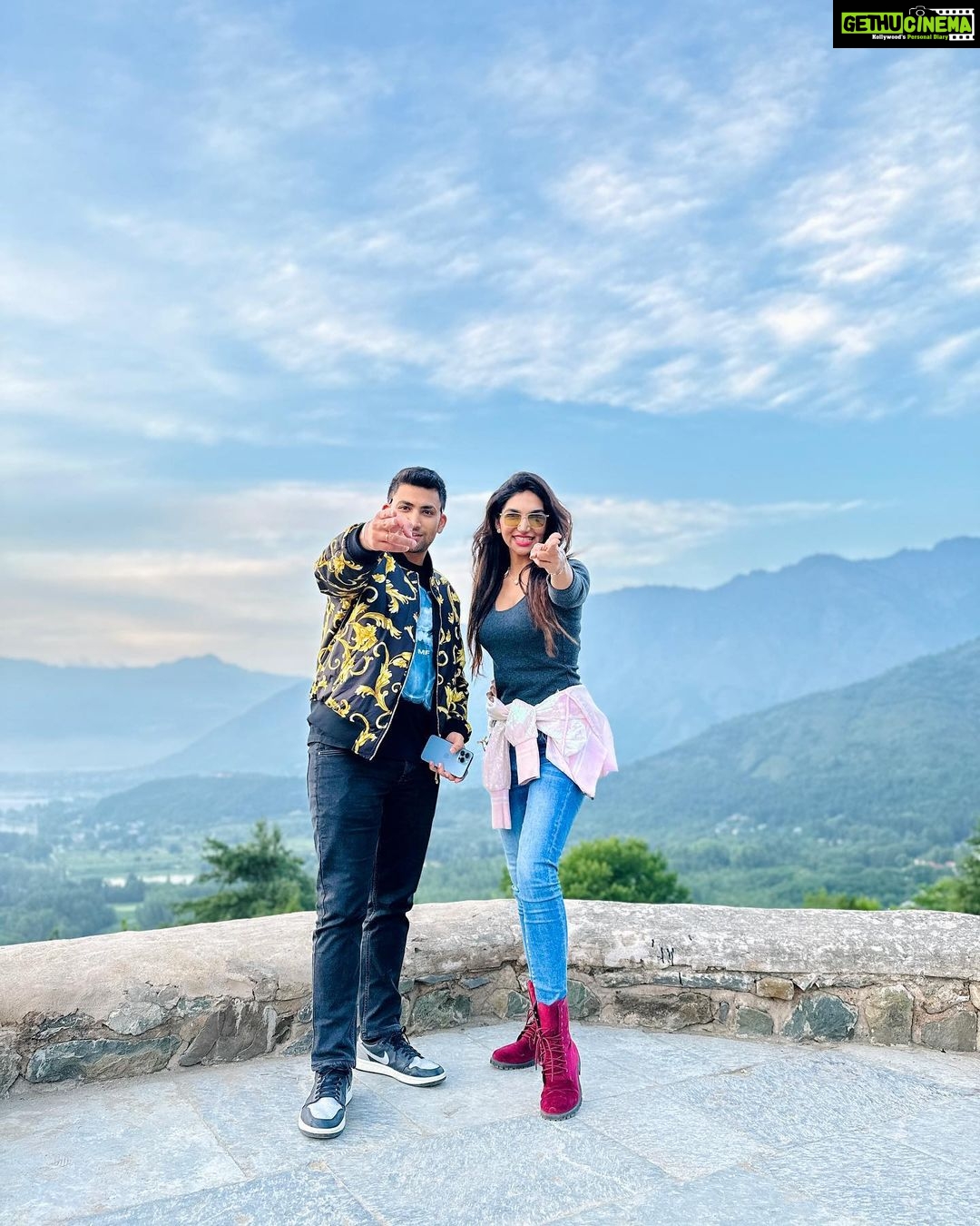 Kriti verma Instagram - Sunday vibes π«Άπ»π . . . . . . . . #kriti #kritiverma #bollywood Pari Mahal Srinagar