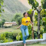 Kriti verma Instagram - Hey baby..Happy Weekend 🐥 . . . . . . . . . . . #kriti #kritiverma #yellow #shootdiaries #saturdayvibes #explore #doryourpage #foryou #jaimatadi🥰🧿 Dehradun, Uttarakhand