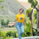 Kriti verma Instagram - Hey baby..Happy Weekend 🐥 . . . . . . . . . . . #kriti #kritiverma #yellow #shootdiaries #saturdayvibes #explore #doryourpage #foryou #jaimatadi🥰🧿 Dehradun, Uttarakhand
