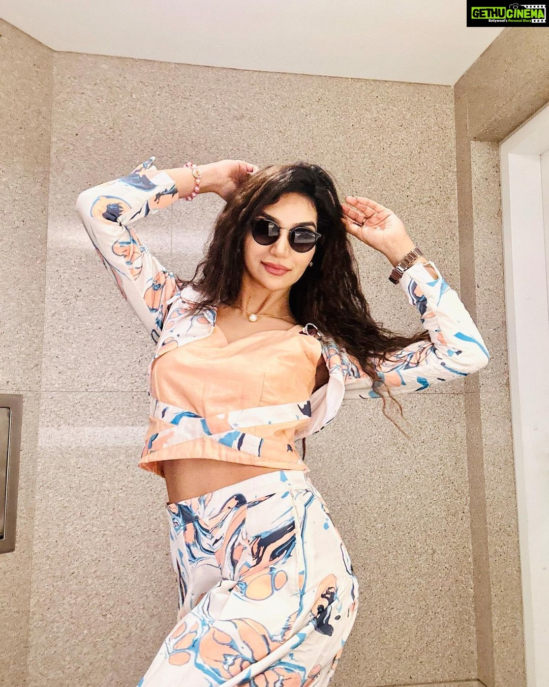 Kriti verma Instagram - Some clicks before i fly to Abu Dhabi for #IIFA🔥 . . Styled by - @Styleitupwithraavi Jewellery - @ethnicandaz Mua - @goelsakshi1908 ❤️ . . . . . . . #kriti #kritiverma #airportlooks #iifa2023 #celeb #airportdiaries #airport✈️ #airportlooks #coords #curlyhair #tallgirl #biggboss #mtv #roadies #love #style #dance #host #web #jaimatadi 🙏