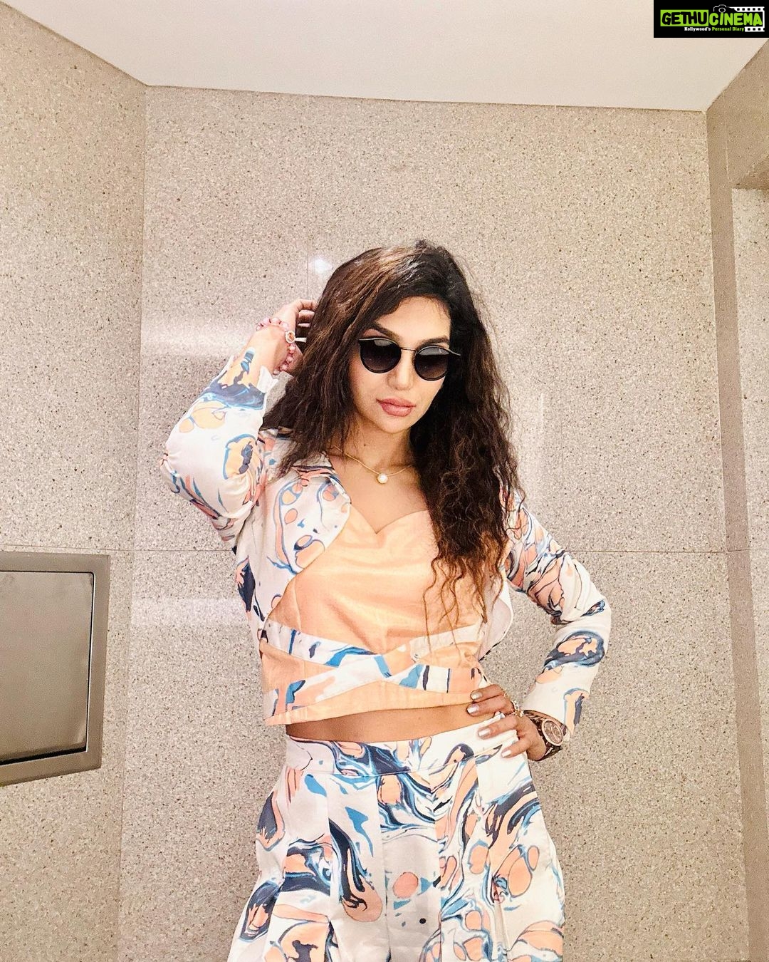 Kriti verma Instagram - Some clicks before i fly to Abu Dhabi for #IIFA🔥 . . Styled by - @Styleitupwithraavi Jewellery - @ethnicandaz Mua - @goelsakshi1908 ❤️ . . . . . . . #kriti #kritiverma #airportlooks #iifa2023 #celeb #airportdiaries #airport✈️ #airportlooks #coords #curlyhair #tallgirl #biggboss #mtv #roadies #love #style #dance #host #web #jaimatadi 🙏