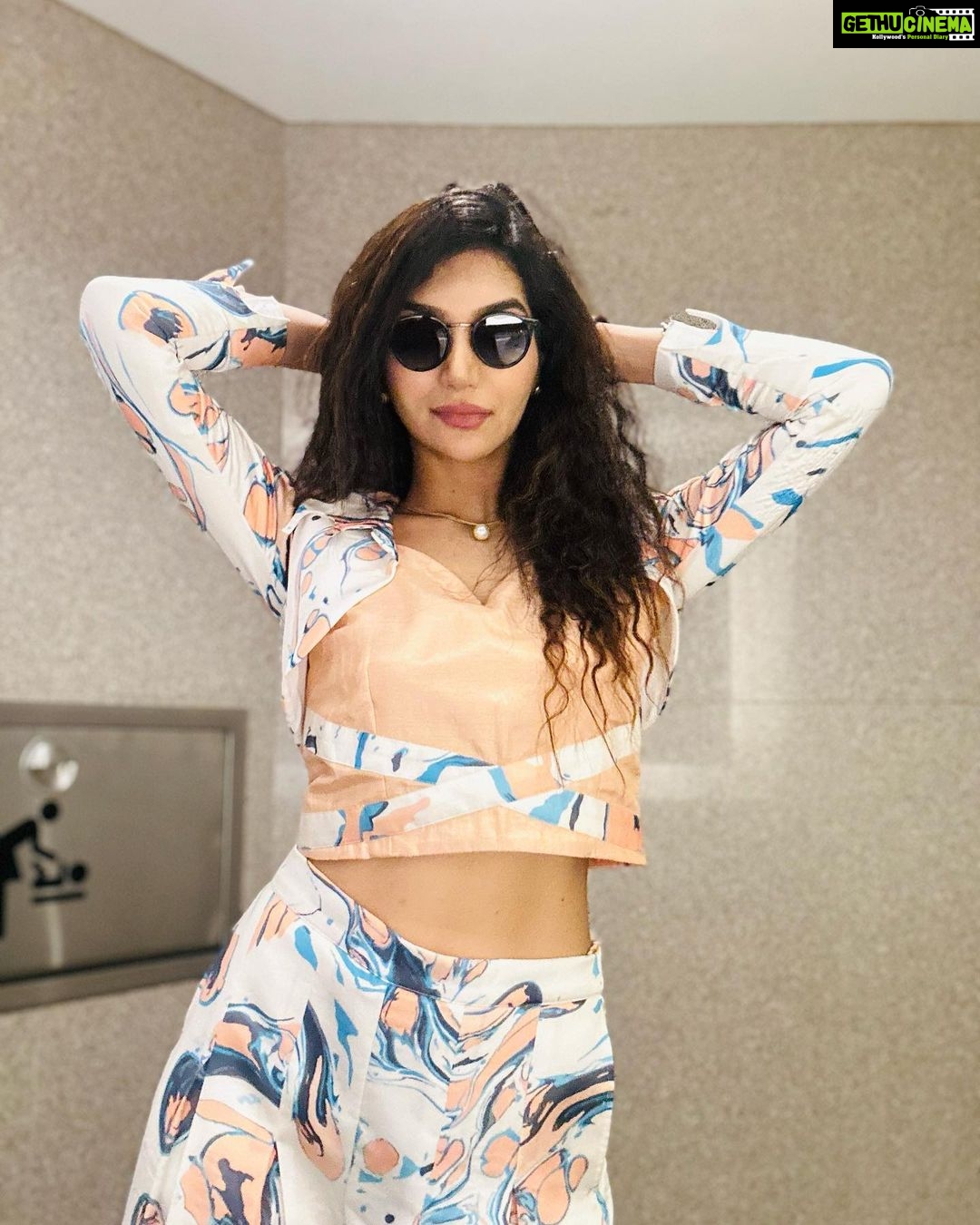 Kriti verma Instagram - Some clicks before i fly to Abu Dhabi for #IIFA🔥 . . Styled by - @Styleitupwithraavi Jewellery - @ethnicandaz Mua - @goelsakshi1908 ❤️ . . . . . . . #kriti #kritiverma #airportlooks #iifa2023 #celeb #airportdiaries #airport✈️ #airportlooks #coords #curlyhair #tallgirl #biggboss #mtv #roadies #love #style #dance #host #web #jaimatadi 🙏