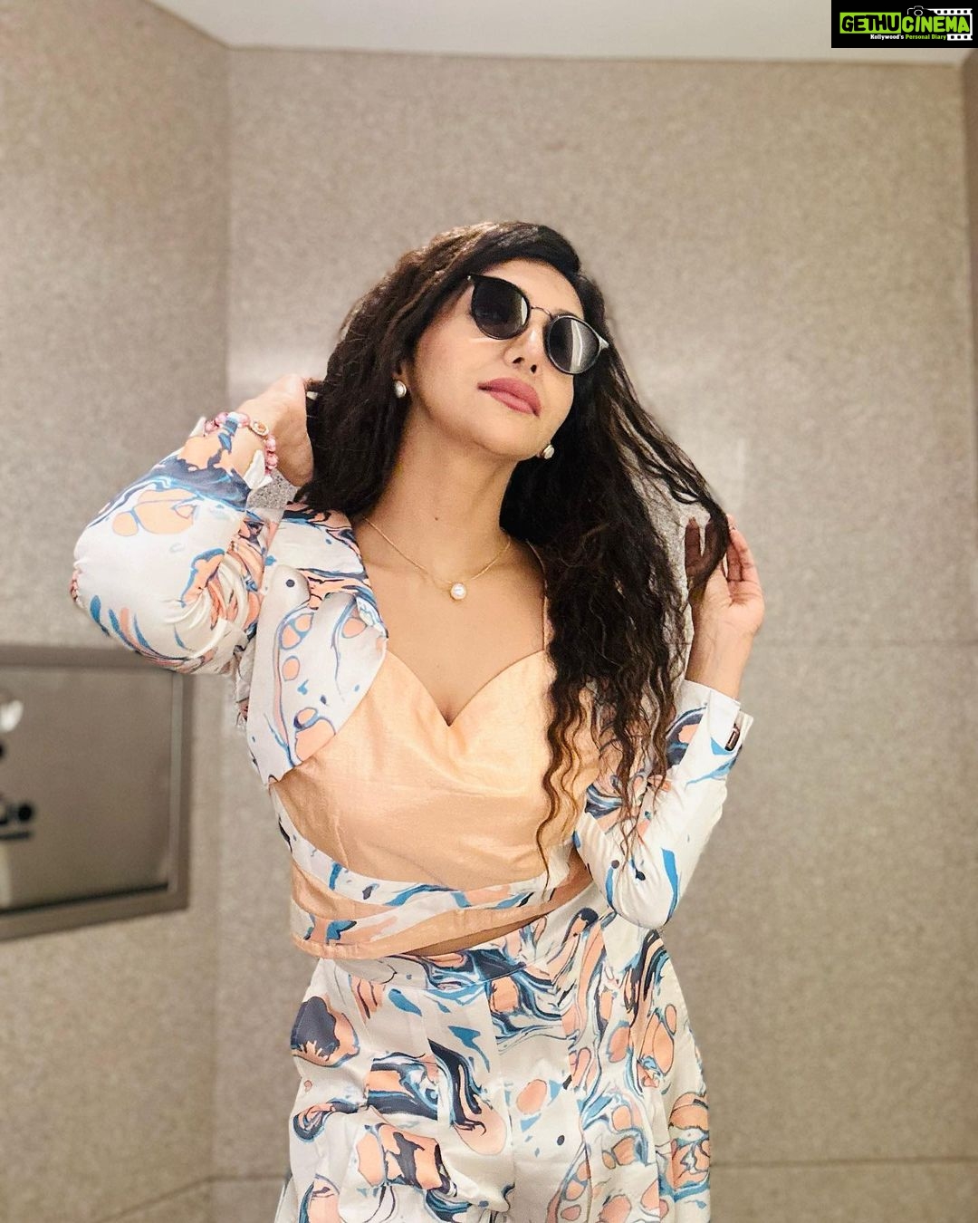 Kriti verma Instagram - Some clicks before i fly to Abu Dhabi for #IIFA🔥 . . Styled by - @Styleitupwithraavi Jewellery - @ethnicandaz Mua - @goelsakshi1908 ❤️ . . . . . . . #kriti #kritiverma #airportlooks #iifa2023 #celeb #airportdiaries #airport✈️ #airportlooks #coords #curlyhair #tallgirl #biggboss #mtv #roadies #love #style #dance #host #web #jaimatadi 🙏