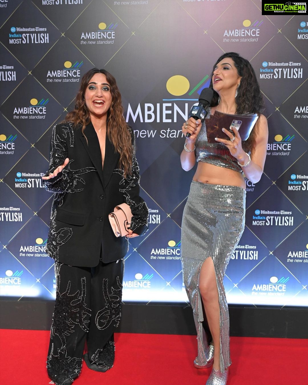 Kriti verma Instagram - Happy faces π§Ώπ§Ώ When both the sides of the mic are hilarious ππ . . . . . . #kriti #kritiverma #actor #host #anchor #tallgirl #model #htmoststylistawards #hindustantimes #biggboss #mtv #roadies #love #jaimatadi π§Ώπ @ambiencegroup_in