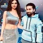 Kriti verma Instagram - Happy faces 🧿🧿 When both the sides of the mic are hilarious 😂😂 . . . . . . #kriti #kritiverma #actor #host #anchor #tallgirl #model #htmoststylistawards #hindustantimes #biggboss #mtv #roadies #love #jaimatadi 🧿🙏 @ambiencegroup_in