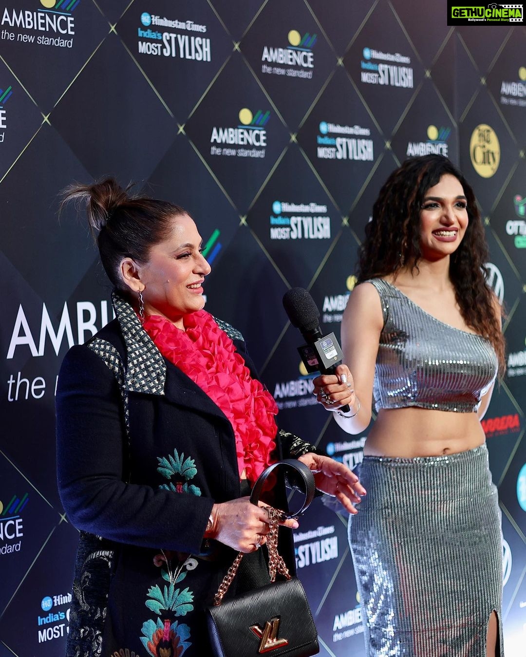 Kriti verma Instagram - Happy faces π§Ώπ§Ώ When both the sides of the mic are hilarious ππ . . . . . . #kriti #kritiverma #actor #host #anchor #tallgirl #model #htmoststylistawards #hindustantimes #biggboss #mtv #roadies #love #jaimatadi π§Ώπ @ambiencegroup_in