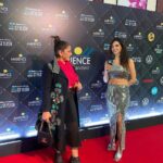 Kriti verma Instagram - Happy faces 🧿🧿 When both the sides of the mic are hilarious 😂😂 . . . . . . #kriti #kritiverma #actor #host #anchor #tallgirl #model #htmoststylistawards #hindustantimes #biggboss #mtv #roadies #love #jaimatadi 🧿🙏 @ambiencegroup_in