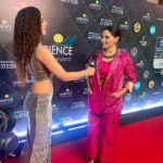 Kriti verma Instagram - Happy faces 🧿🧿 When both the sides of the mic are hilarious 😂😂 . . . . . . #kriti #kritiverma #actor #host #anchor #tallgirl #model #htmoststylistawards #hindustantimes #biggboss #mtv #roadies #love #jaimatadi 🧿🙏 @ambiencegroup_in