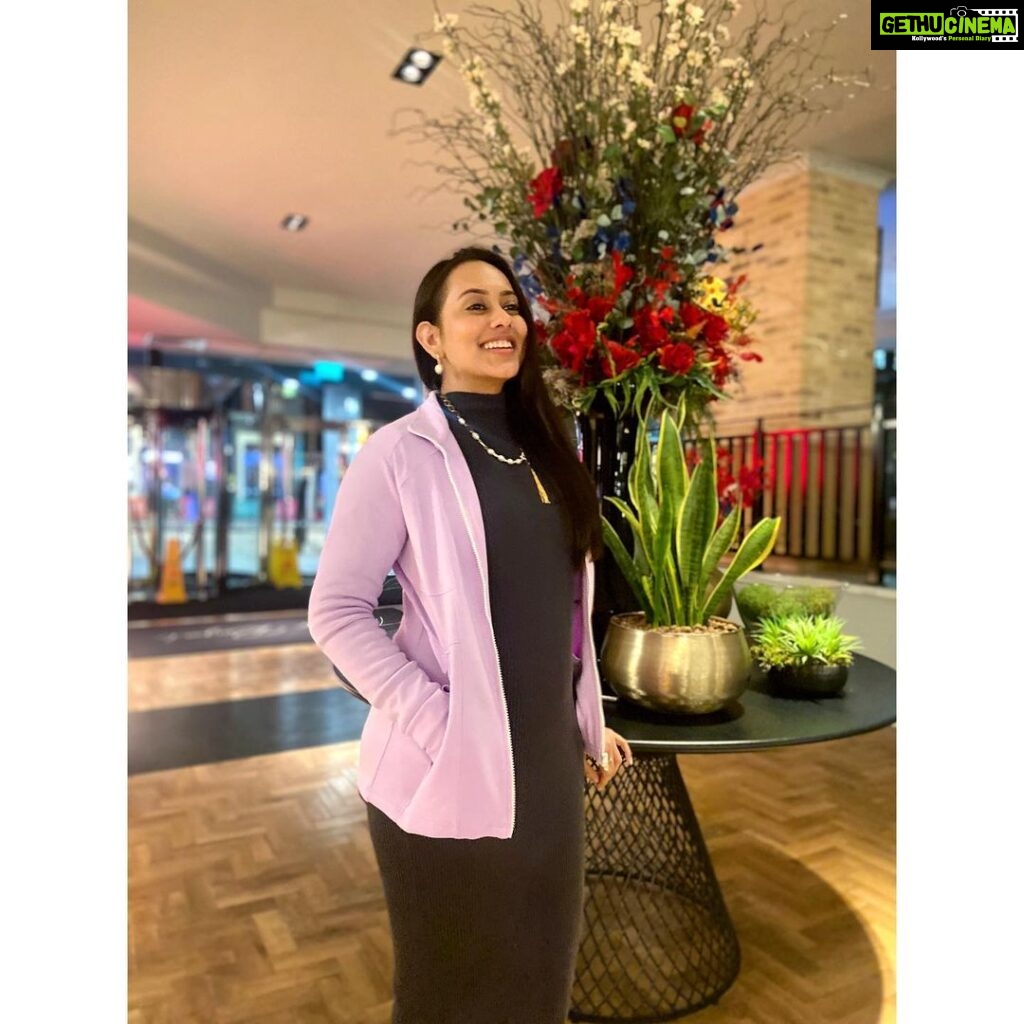 Krutika Desai Khan Instagram - In this crazy world of choices I have only got a few. Either you’re coming with me or I’m going with you 💗 Liliac Jacket - @uclaindia Accessories - @nyela.pret #krutikadesai #kd #artist #ootd #fashion #style #unitedkingdom #birmingham #grey #liliac #accessories #travel #leisure #luxury #aesthetic #lifestyle #asiangirl #india #happiness #joy #peace #goodvibes #spreadlove Leonardo Royal Hotel Birmingham - Formerly Jurys Inn