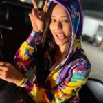Krutika Desai Khan Instagram - Just incase, if you missed me 🫰🏻 Peppy Hoodie - @wearyouropinion @wyo_honest_limbdi #krutikadesai #kd #colourful #joy #happiness #hoodie #winter #live #love #laugh #peaceout ♥️