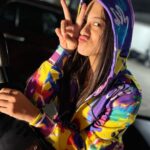 Krutika Desai Khan Instagram - Just incase, if you missed me 🫰🏻 Peppy Hoodie - @wearyouropinion @wyo_honest_limbdi #krutikadesai #kd #colourful #joy #happiness #hoodie #winter #live #love #laugh #peaceout ♥️