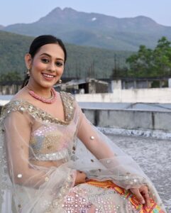 Krutika Desai Khan Instagram - Live life as if everything is rigged in your favour 💕

Wearing - @pooja_scloset 
MUA - @krutika.desai_official 

#krutikadesai #kd #actor #artist #capricorn #january #baby #indianoutfit #ethnicwear #traditional #ootd #pretty #goodvibes #happiness #peace #joy #mumbai #indian #asian #girl #spreadlove ♥️