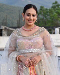 Krutika Desai Khan Instagram - Live life as if everything is rigged in your favour 💕

Wearing - @pooja_scloset 
MUA - @krutika.desai_official 

#krutikadesai #kd #actor #artist #capricorn #january #baby #indianoutfit #ethnicwear #traditional #ootd #pretty #goodvibes #happiness #peace #joy #mumbai #indian #asian #girl #spreadlove ♥️