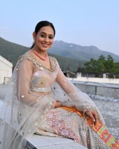 Krutika Desai Khan Instagram - Live life as if everything is rigged in your favour 💕

Wearing - @pooja_scloset 
MUA - @krutika.desai_official 

#krutikadesai #kd #actor #artist #capricorn #january #baby #indianoutfit #ethnicwear #traditional #ootd #pretty #goodvibes #happiness #peace #joy #mumbai #indian #asian #girl #spreadlove ♥️