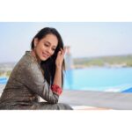 Krutika Desai Khan Instagram - Ladke walo ko bhejne wali photo 😅 What do you think? 😜 Wearing - @beindiofficial Shot by - @official_v.k_photography_ Style Partner- @6degree.co @ceejey777 #krutikadesai #kd #indian #traditional #ootd #explore #explorepage #foryou #spreadlove ❤️