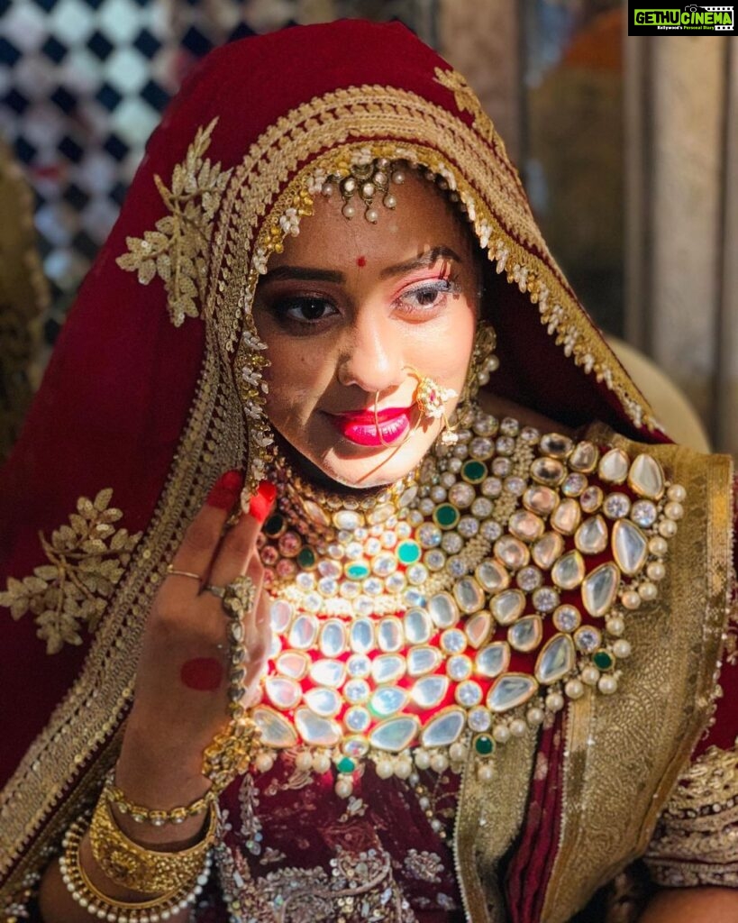 Krutika Desai Khan Instagram - जाने कैसे बाँधे तू ने अखियों के डोर.. मन मेरा खींचा चला आया तेरी ओर.. राम नवमी की हार्दिक शुभकामनाएं ✨❤️ #krutikadesai #kd #artist #actor #ramnavami #hindu #festival #jaishreeram #siyaram #bride #happiness #love #peace #success #explore #explorepage spreadlove ❤️
