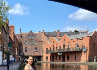 Krutika Desai Khan Instagram - ‘S blissful & Content heart 🥰🤍 Outfit - @sassafrasindia Accessories - @nyela.pret #KrutikaDesai #kd #unitedkingdom #UK #travel #shoot #film #leisure #luxury #lifestyle #fashion #blue #ootd #dance #food #street #bhm #birmingham #beauty #joy #happiness #bliss #content #laughter #positivevibes #justme #asiangirl #mumbai #spreadlove ♥️ Five Ways Open Space