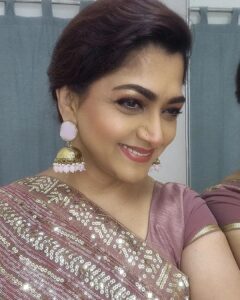 Kushboo Instagram - She who leaves behind a trail of glitter is never forgotten!! Sparkle and shine!! 💗💗💗💗💗