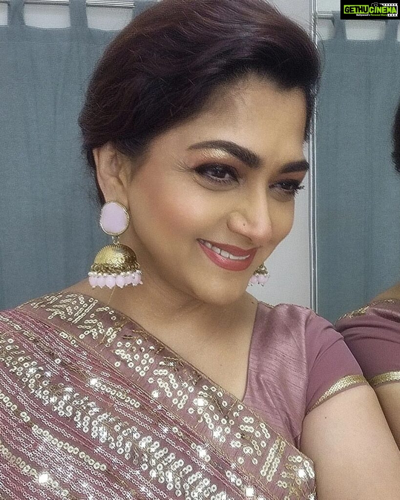 Kushboo Instagram - She who leaves behind a trail of glitter is never forgotten!! Sparkle and shine!! 💗💗💗💗💗