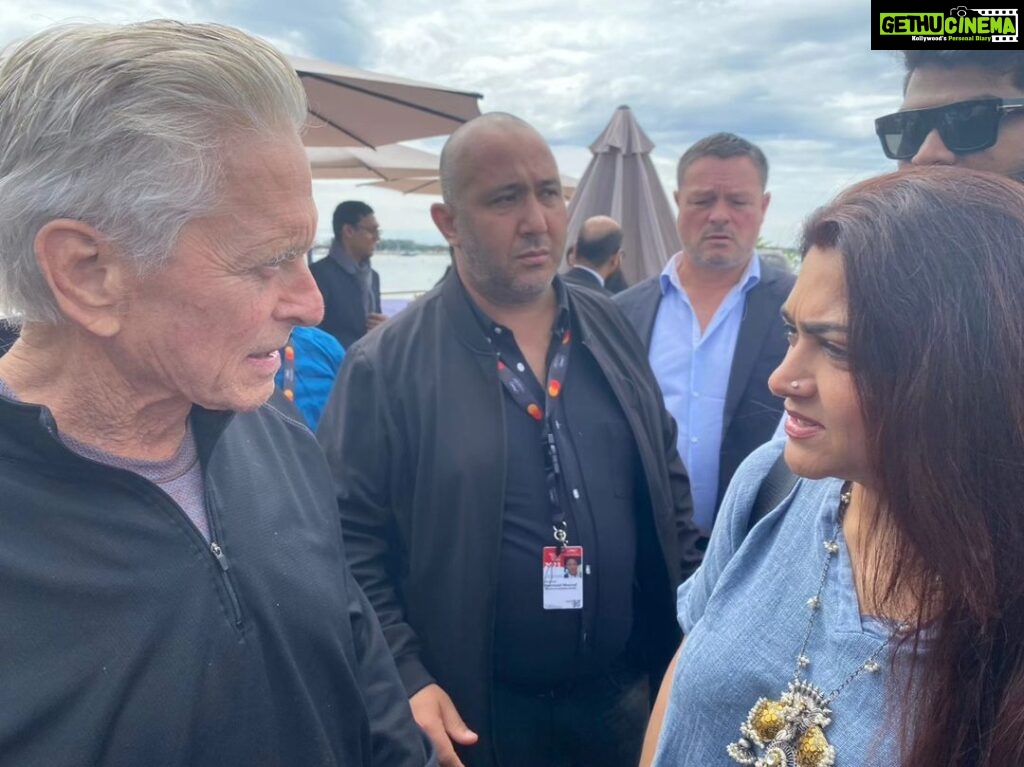 Kushboo Instagram - When you are in a serious discussion with The Man himself. So humble, down to earth and a simple man. #MichaelDouglas #IndiaAtCannes #Cannes2023 Cannes, French Riviera, France