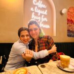 Kushboo Instagram - When two beautiful souls bond over a coffee and chat in london, I can't be happier. ❤️❤️❤️🤗🤗🤗🤗🥰🥰🥰🥰 #happysouls #happyme #bonding #london