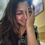 Kushboo Instagram - Laughter.. happiness. From the heart. ❤️❤️ #bareall #nofilter #nomakeup #emotion #noreason #stayhappy