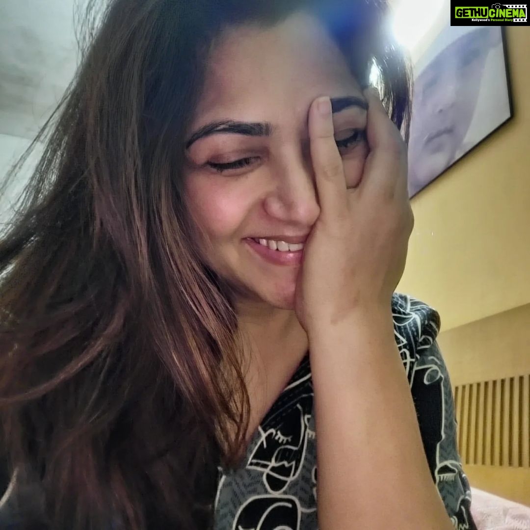 Kushboo Instagram - Laughter.. happiness. From the heart. ❤️❤️ #bareall #nofilter #nomakeup #emotion #noreason #stayhappy