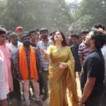 Kushboo Instagram - Cricket is not just a sport but a religion in our country. Being a major cricket buff myself also means you know a thing or two about the game n simply not just watch n give gyaan. So I toss and also get to bat. #Hyderabad #GKRCricketTournament @gkishanreddyofficial