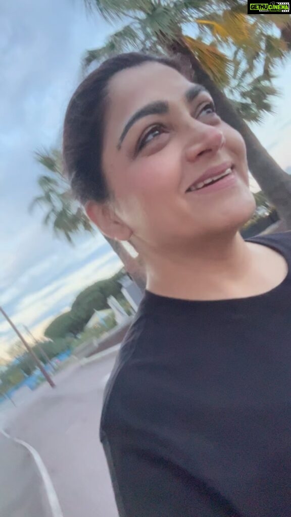 Kushboo Instagram - Healthy life is a way to life. Back to my routine. Me being an outdoor person, happy when I walk. So wherever I am, I make time to walk. #walk #Healthylife #ahappylife #HappyMe ❤️❤️❤️👍🏻👍🏻