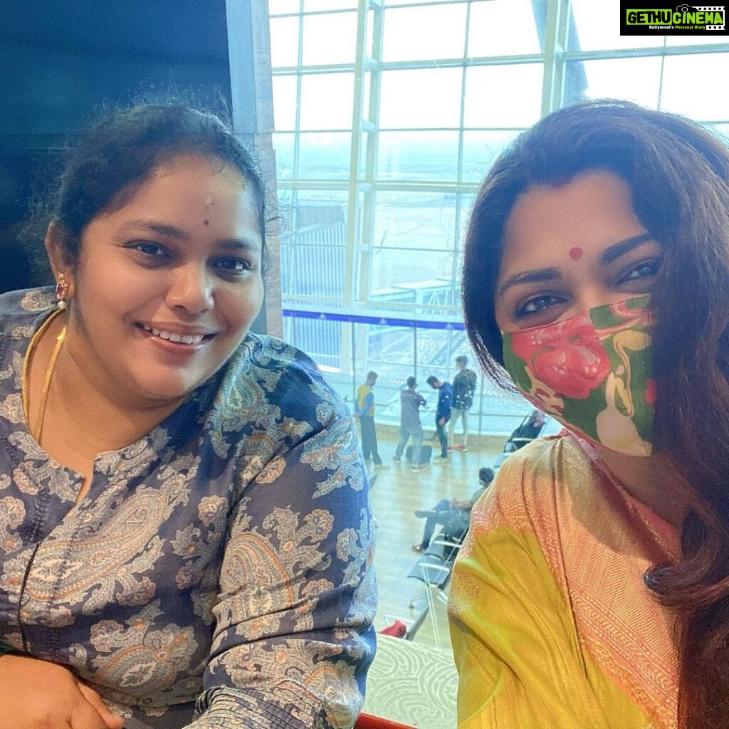 Kushboo Instagram - To my most fav person. My partner in crime. My bestie. My niece but my mother. @nith_sha wishing you a very happy birthday. Just remember, I love you. #HappyBirthdayPriya ❤️❤️🎉🎉🎉🎂🎂🎂🎂🥰🥰🥰🥰💕💕💕💕
