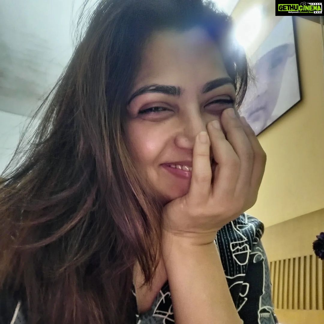 Kushboo Instagram - Laughter.. happiness. From the heart. ❤️❤️ #bareall #nofilter #nomakeup #emotion #noreason #stayhappy